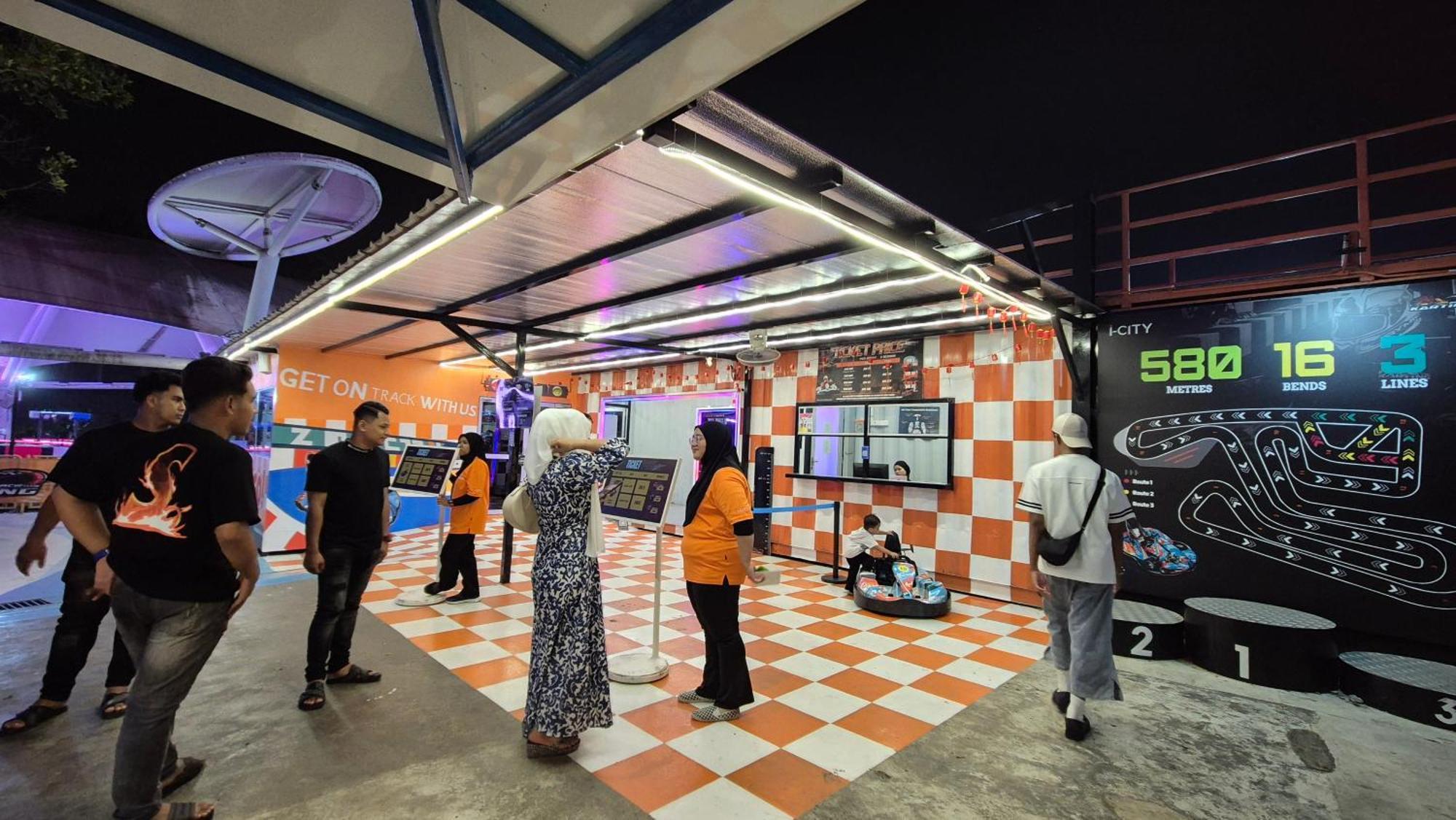 9Pax 2R2B Family Suite, I-City, I-Suite, Hyde, Beside Theme Park, Wifi 50-55" Smart Tv Shah Alam Bagian luar foto