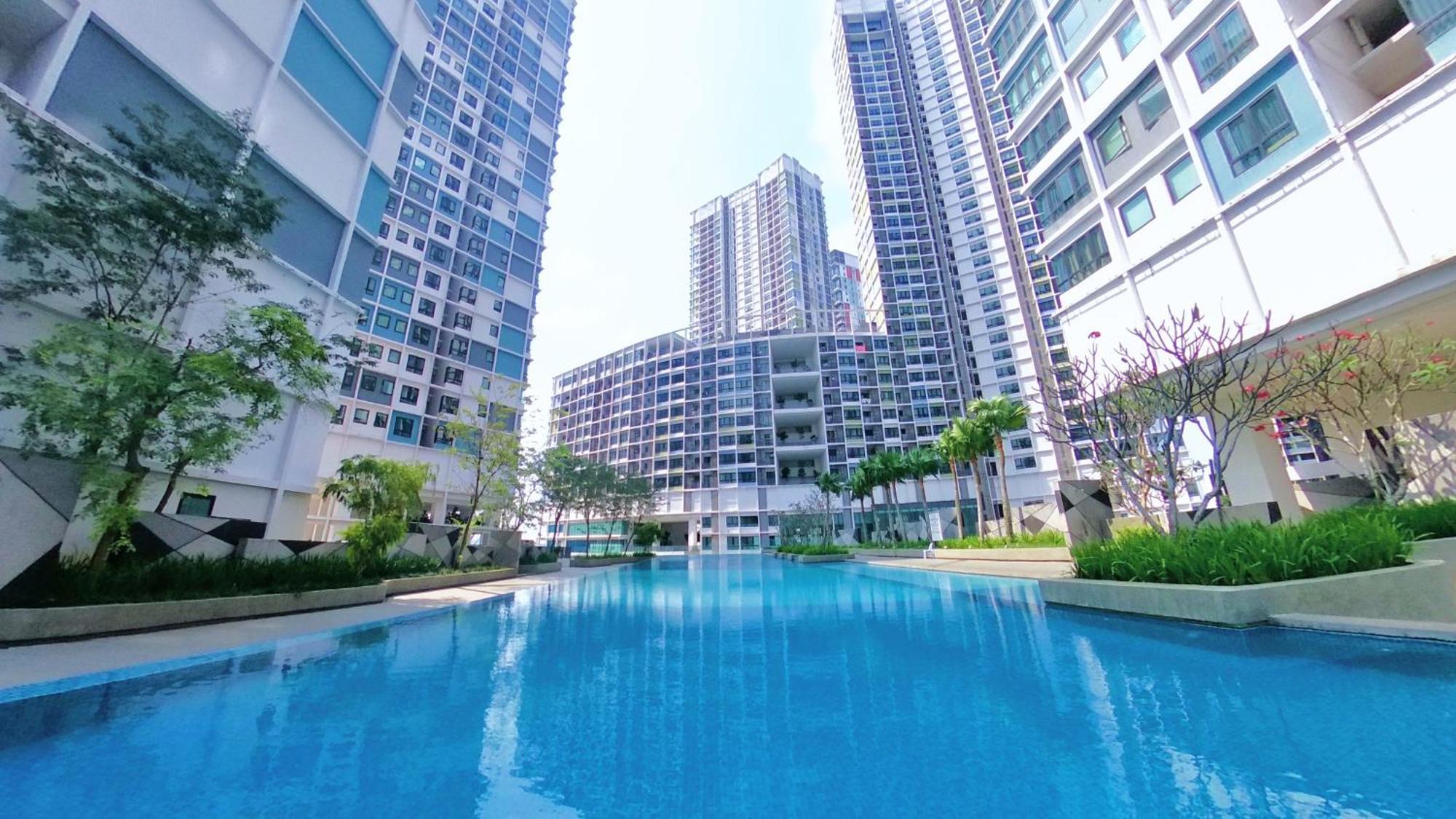9Pax 2R2B Family Suite, I-City, I-Suite, Hyde, Beside Theme Park, Wifi 50-55" Smart Tv Shah Alam Bagian luar foto