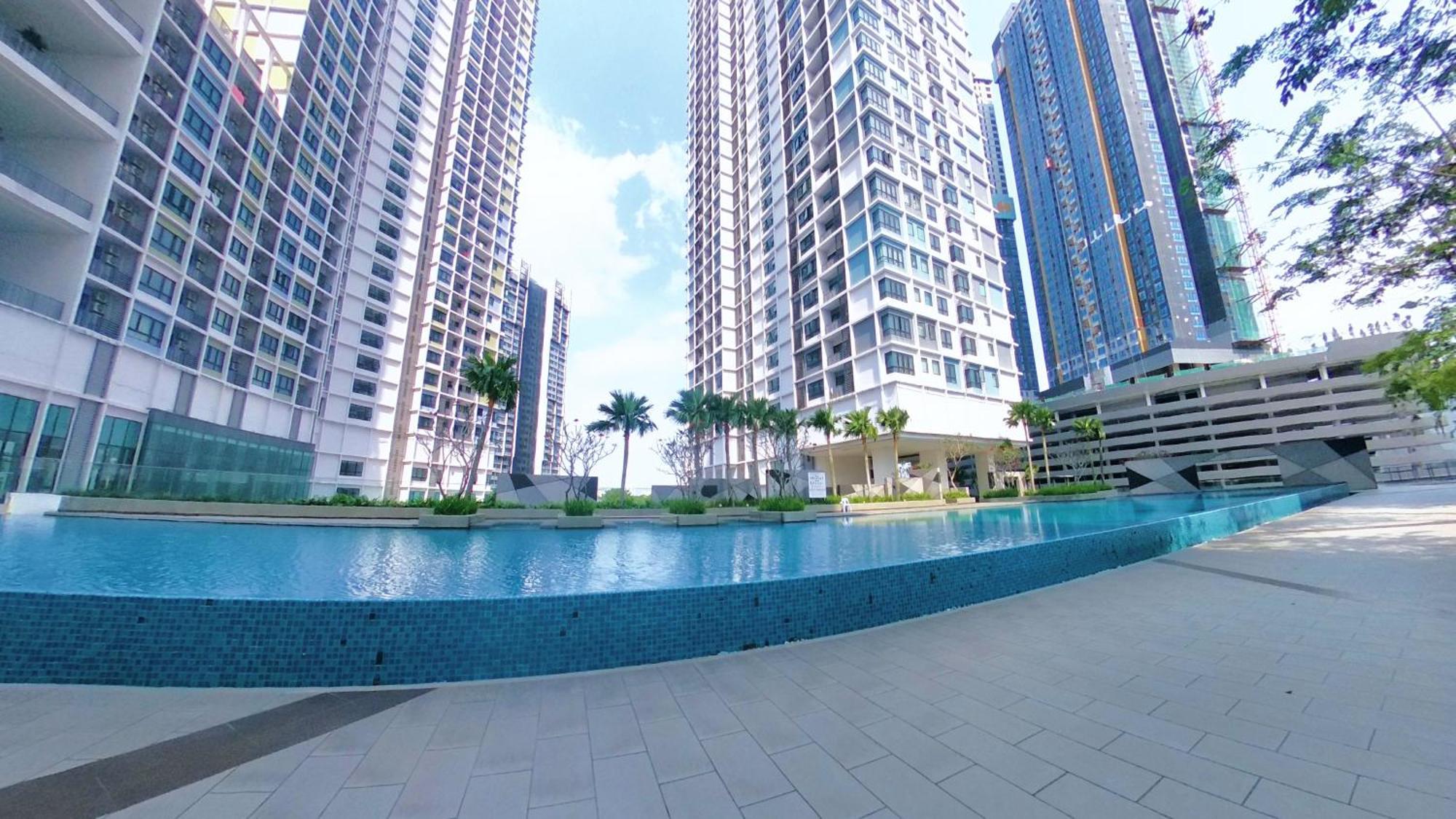 9Pax 2R2B Family Suite, I-City, I-Suite, Hyde, Beside Theme Park, Wifi 50-55" Smart Tv Shah Alam Bagian luar foto