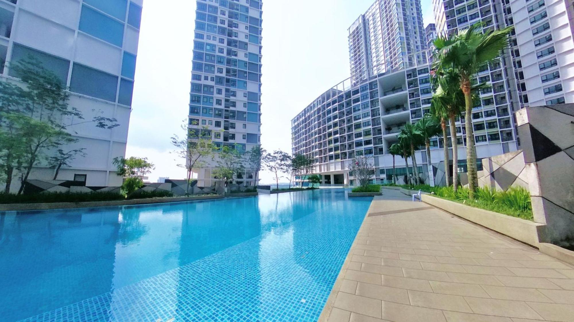 9Pax 2R2B Family Suite, I-City, I-Suite, Hyde, Beside Theme Park, Wifi 50-55" Smart Tv Shah Alam Bagian luar foto